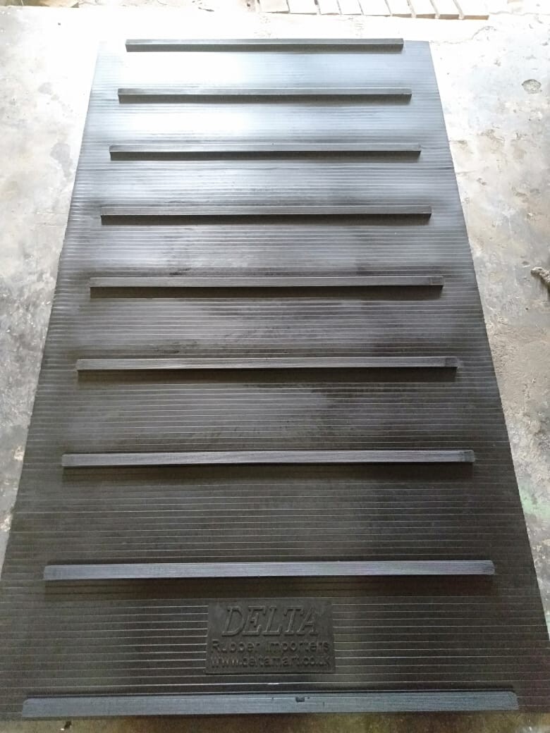 Delta Mart Gummi Gummi Pferd Box Anhänger Rampe Matte 7footx4fuß