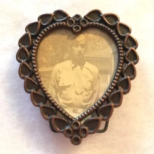 2 X 2 Inch Metal Picture Frame Small Vintage with Dimensional￼ Scroll Heart