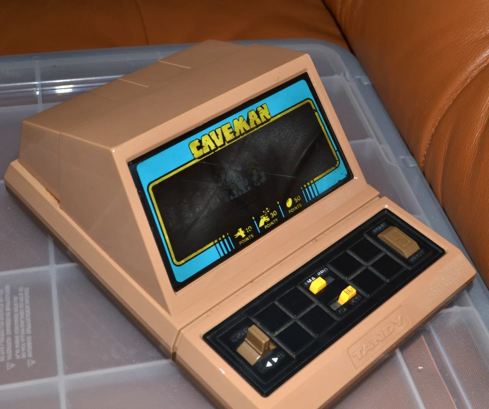 TANDY CAVEMAN Radio Shack Mesa Electrónica Portátil Variante Tomy con CAJA Foto 3 de 4