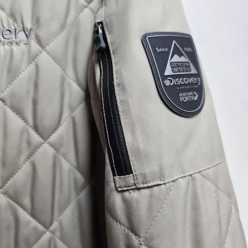 Discovery Lightweight Padded Flight Jacket Size 1… - image 4