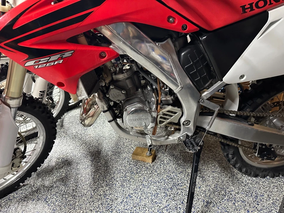 2007 Honda CR  - Image 3 of 4