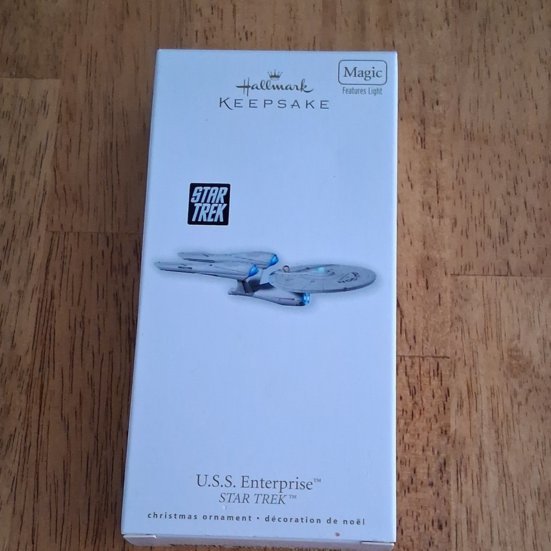 Hallmark Keepsake Star Trek U.S.S. Enterprise Ornament Light Up Battery 2010