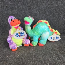 Lote de 2. Dragones de peluche Kids of America de 6". Poliéster, sintético lavable.