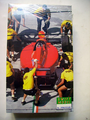 MAQUETTE FERRARI F1-89 (640) Portugal 1989 Mansell-Berger TAMIYA 1/20