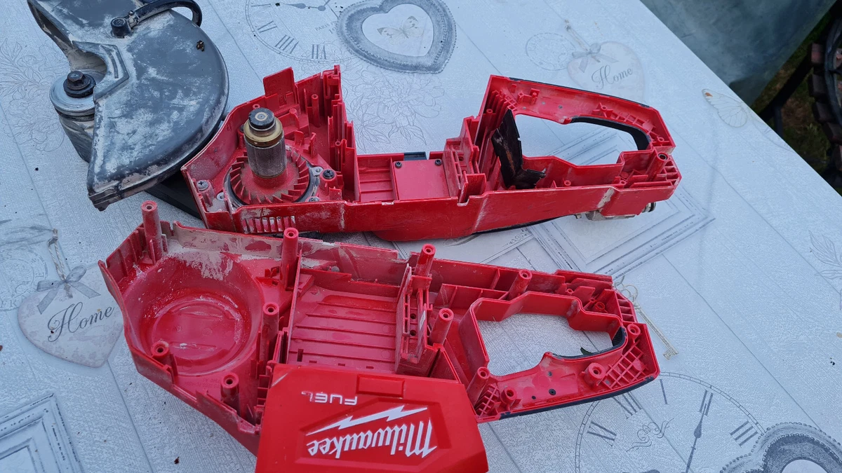 Milwaukee M18FCOS230 0 18V Fuel 230mm Brushless Cut Off Saw