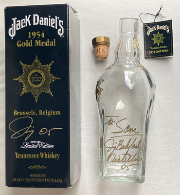 Jack Daniels Set 1954 GOLD MEDAL empty BOTTLE & BOX, both signed Jimmy Bedford.