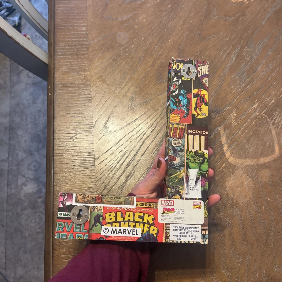 Arte de pared con letra L de madera de cómics retro de superhéroes de Marvel decoración Foto 2 de 2