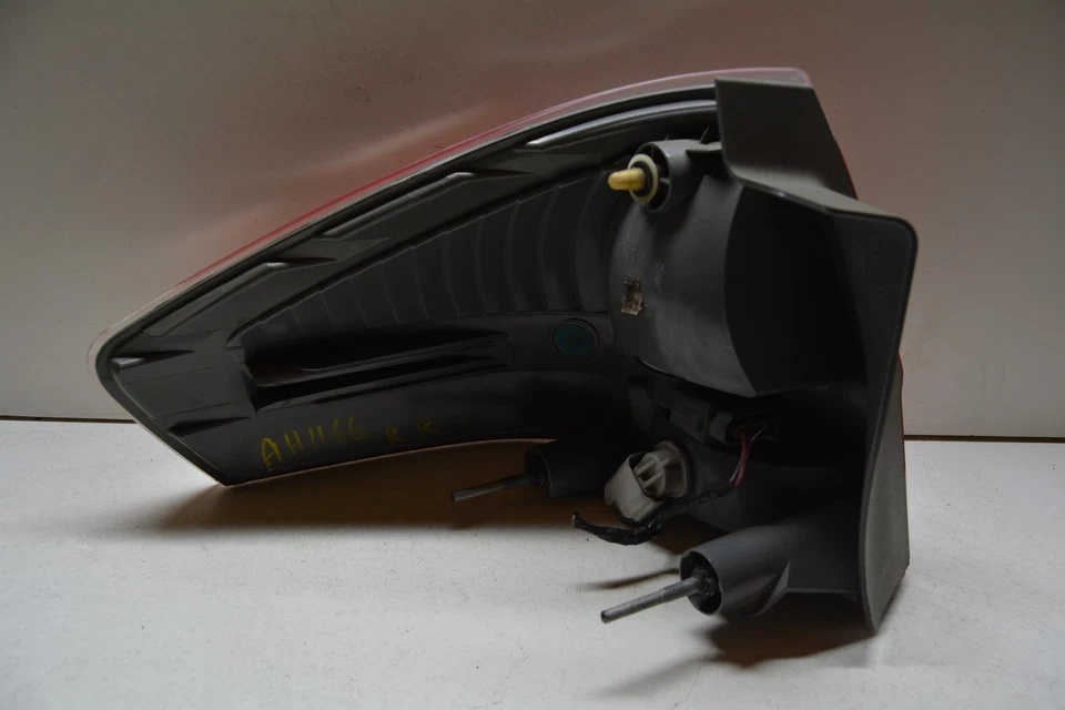 08-11 FORD FOCUS LUZ TRASERA DERECHA LADO PASAJERO QTR MONTADA OEM, 166-00872 Foto 4 de 4