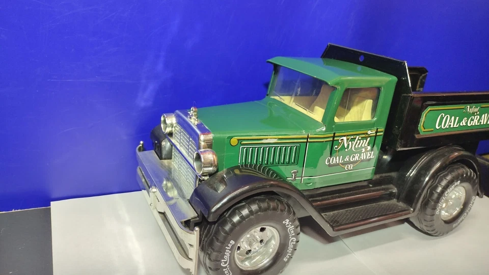 VINTAGE NYLINT COAL AND GRAVEL CO. DUMP TRUCK 1990 CLASSIC COLLECTOR SERIES - Image 2 of 4