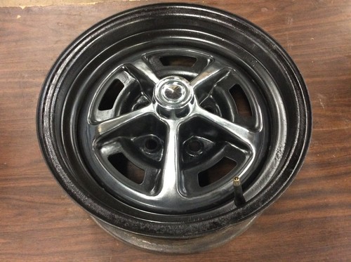 Dodge Plymouth 14X5.5 Magnum 500 Road Wheel w/ Cap 2944474 M-1-9
