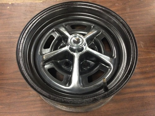 Dodge Plymouth 14X5.5 Magnum 500 Road Wheel w/ Cap 2944474 M-1-9 - Picture 1 of 8