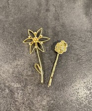 2 Vintage Flower Hair Pins Pearls Gold Tone Design Fashion Sticks Floral