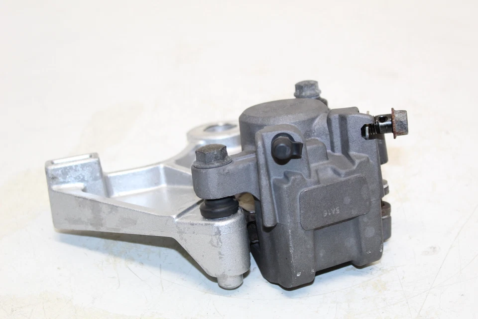 1995 Honda CBR600F3 REAR BACK BRAKE CALIPER With MOUNT BRACKET - Imagem 2 de 4
