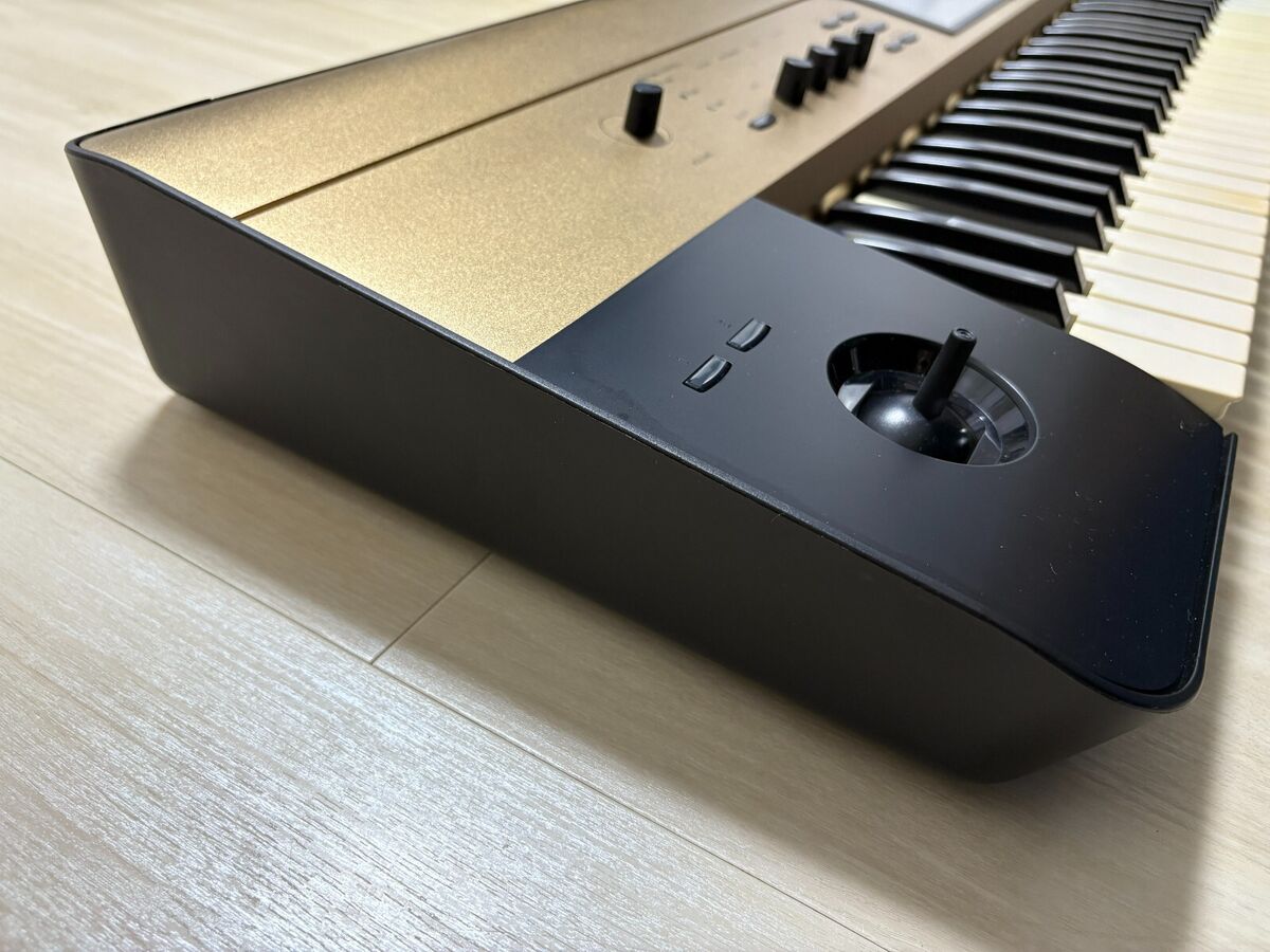 Korg Krome-61-GD Gold Keyboard Synthesizer with Soft Case Korg Krome-61-GD Gold Keyboard Synthesizer with Soft Case