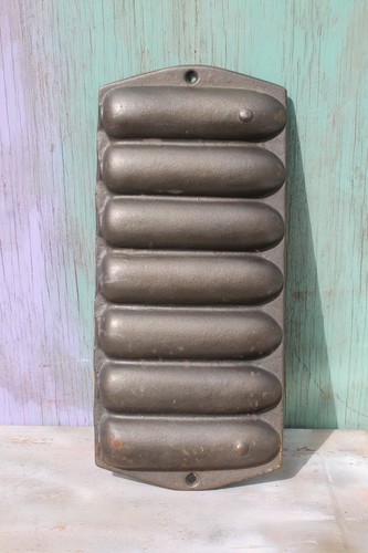 Vintage Cast Iron Corn Cob Cornbread Baking Pan, 7 Cornsticks - Picture 5 of 7