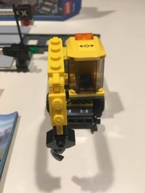 2010 Lego 7936 City Level Crossing Set Complete with Box and Instructions