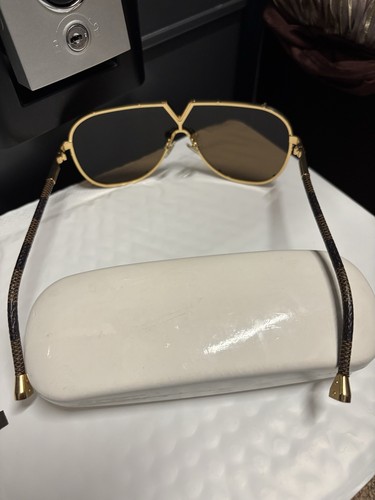 Louis Vuitton Large Sunglasses - Picture 2 of 16