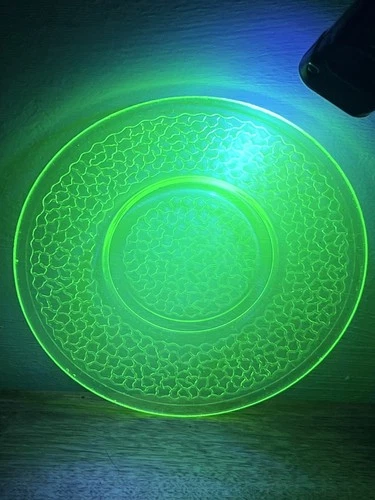 Vintage LE Smith Uranium Glass Cracky (Crackle) Pattern 5-3/4" Bread Plate