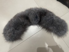 Collo in Vera Pelliccia di Volpe: Lusso e Calore per il Tuo Inverno.