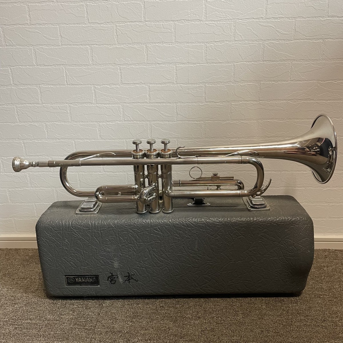 YAMAHA YTR-136 Trumpet Silver Color with Hard Case Mouthpiece