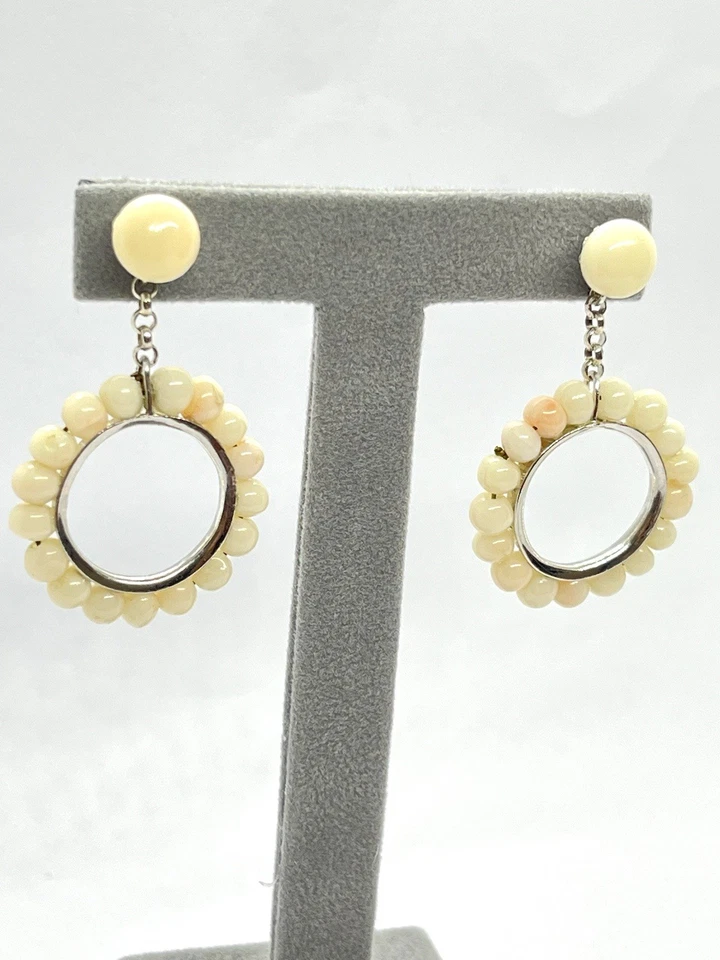 Orecchini in Argento 925 Montati Con Perline Di Corallo Bianco Rosato 5mm E 8mm - Immagine 2 di 4