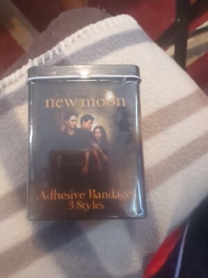 THE TWILIGHT SAGA NEW MOON Vintage Adhesive Bandage Tin with 5 Bandages