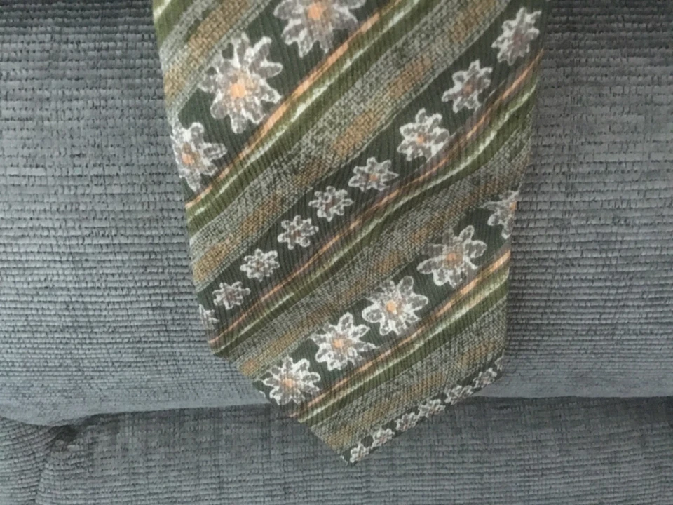 CORBATA PRIMAVERA JAEGER 100% SEDA FLORAL 57” EXCELENTE ESTADO Foto 2 de 4