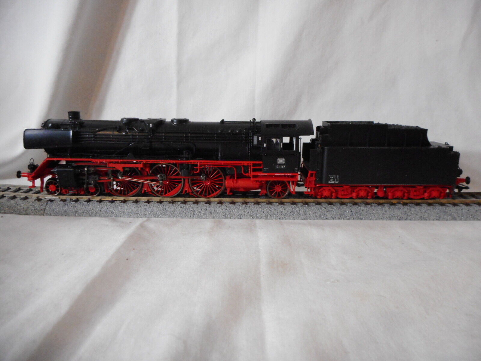 Trix 22022 HO Scale Deutsche Bundesbahn (DB) BR01 Steam Locomoti