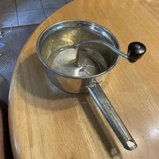 Vintage Foley Food Mill Manual Ricer Potatoe Tomatoe Masher 2 QT 7"