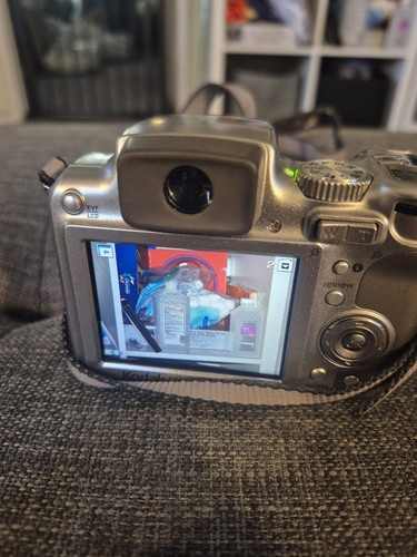 Kodak EasyShare Z612 6.1MP Digital Camera Silver w/Case & 2 Battery + Charger - Picture 8 of 17