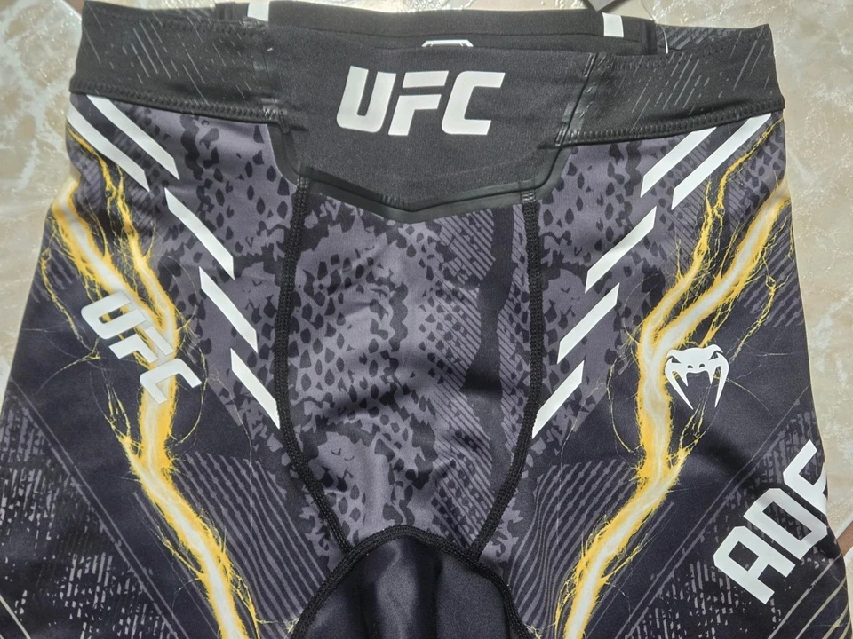 Nuevo con etiquetas Auténticos Pantalones Cortos Venum UFC Israel Adasanya Fight Night Vale Tudo Para Hombres S $130 Foto 2 de 4