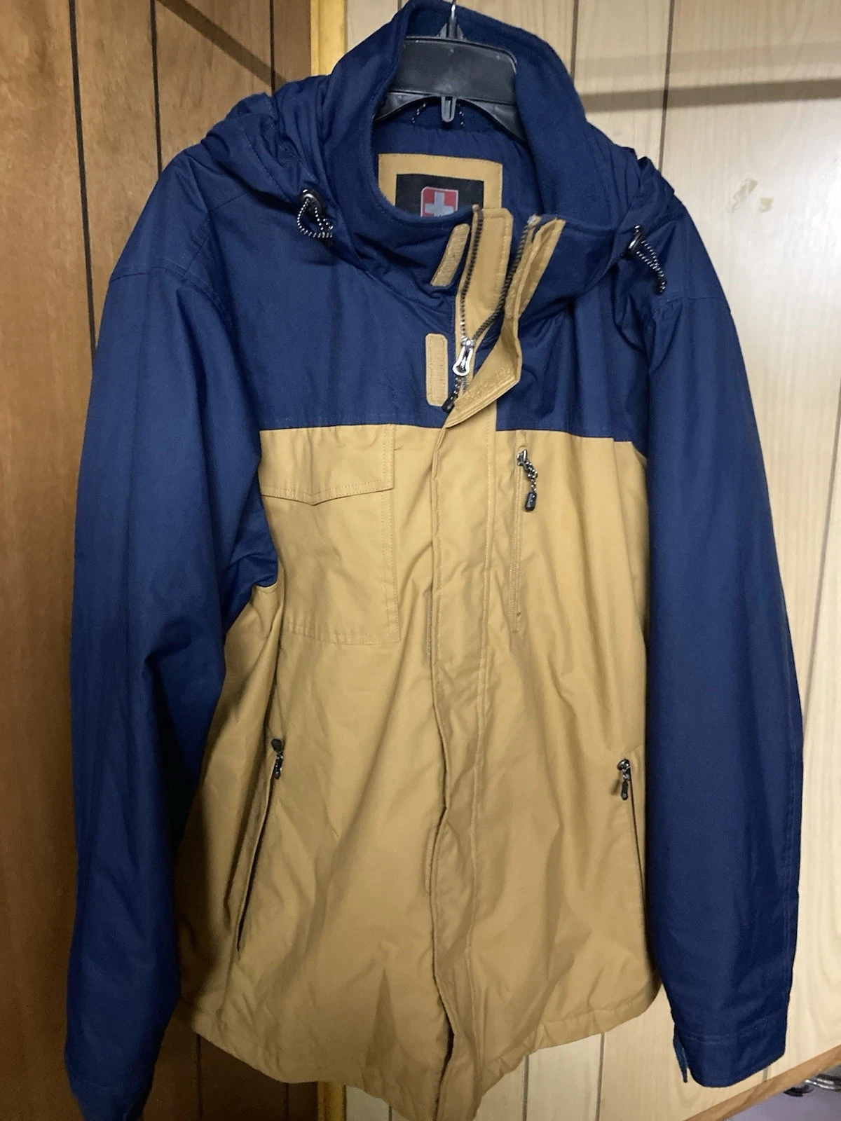 Swiss Tech Men’s Insulated Jacket XL 46-48 Full zip Hooded Tan & Navy