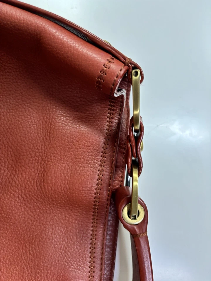 Beautiful Large Oroton Leather Shoulder Bag - Image 2 of 4