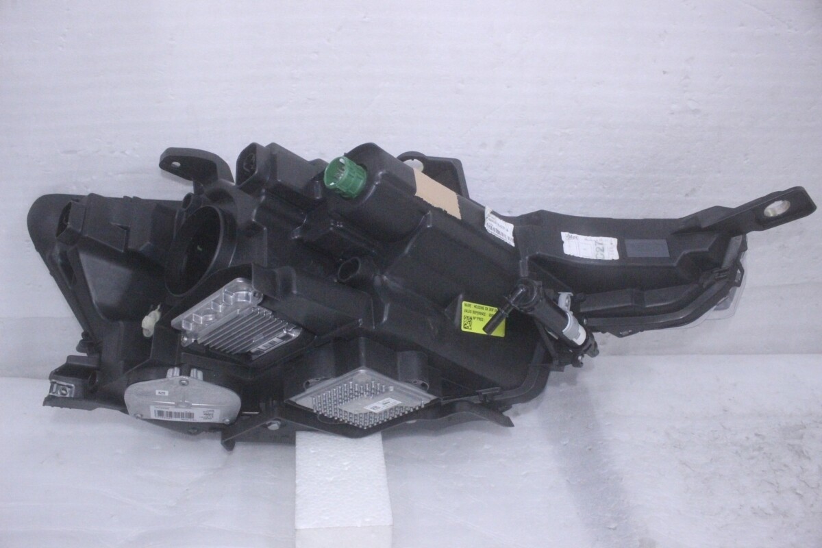 Hid Mle30D Maserati Levante Left Headlight 670037333 Genuine Blue  