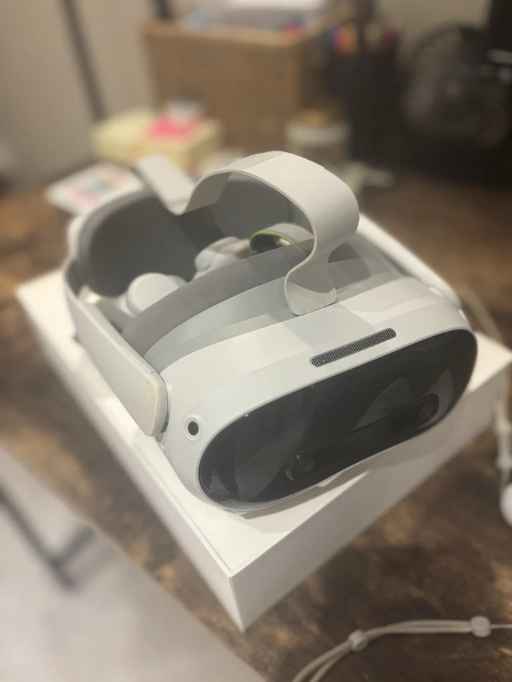 Pico 4 Ultra VR Headset 256GB, 12GB RAM w/ Trackers - Image 2 of 4