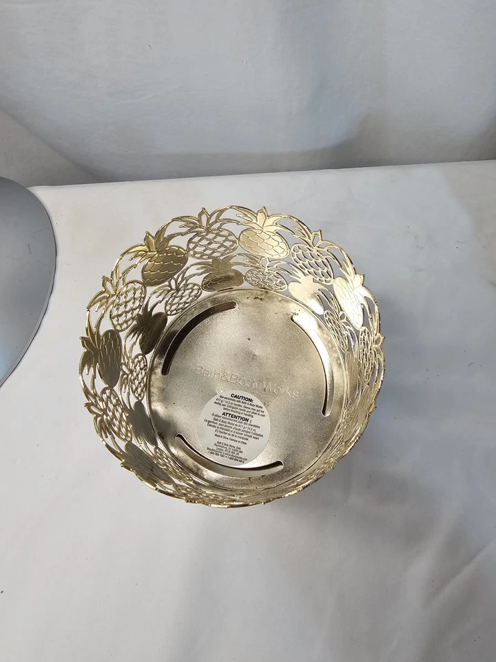 Candelabro pedestal de piña Bath & Body Works - Metal dorado - Soporte de 3 mechas Foto 4 de 4