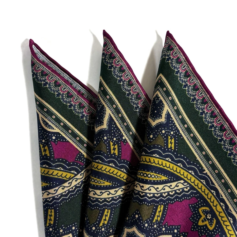 Cuadrado de bolsillo de seda medallón verde bosque y púrpura (enrollado a mano en Inglaterra) Foto 2 de 4