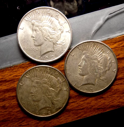 PEACE SILVER DOLLAR LOT OF 2 NICE BETTE GRADES AU/BU $3 FACE 90% SILVER