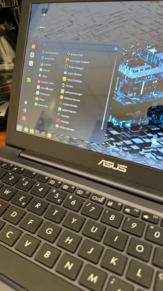 ASUS e203na laptop portatile netbook 11,6 pollici ssd 4GB - Immagine 3 di 4