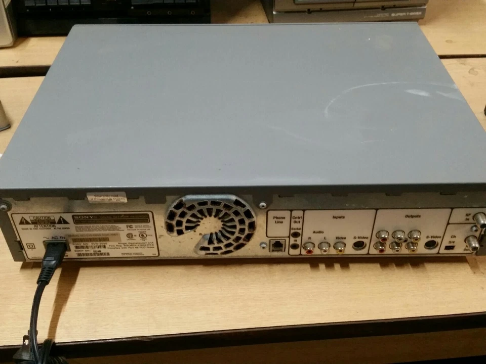 Sony TiVo DVR SVR-2000  *For Parts* (W174W2) - Image 3 of 4