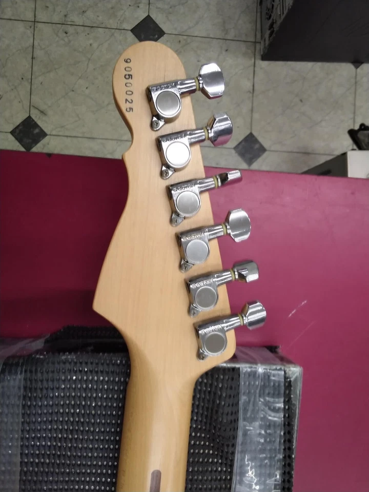 G&L S500 TRIBUTE(MADE IN JAPAN) Used 2000 Alder body Maple neck w/Soft case - Image 3 of 4