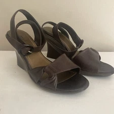VTG BAKERS Brown Leather Wedge Heels Sandals Buckle 7.5 Summer Shoes Open Toe