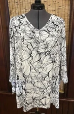 CJ Banks Black/White Floral 3/4 Sleeve Tunic Blouse Stretch Women's Plus Size 1X