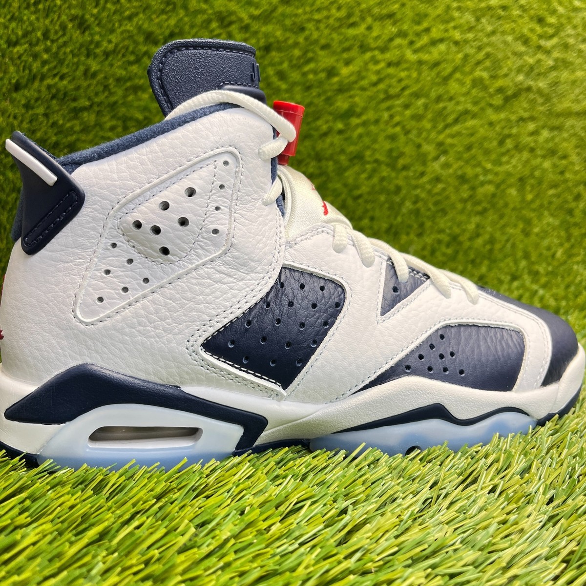 Nike Air Jordan 6 Retro Boys Size 4Y Blue White Athletic Leather
