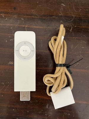 Apple iPod Shuffle (1st gen) 512MB A1112 White | eBay