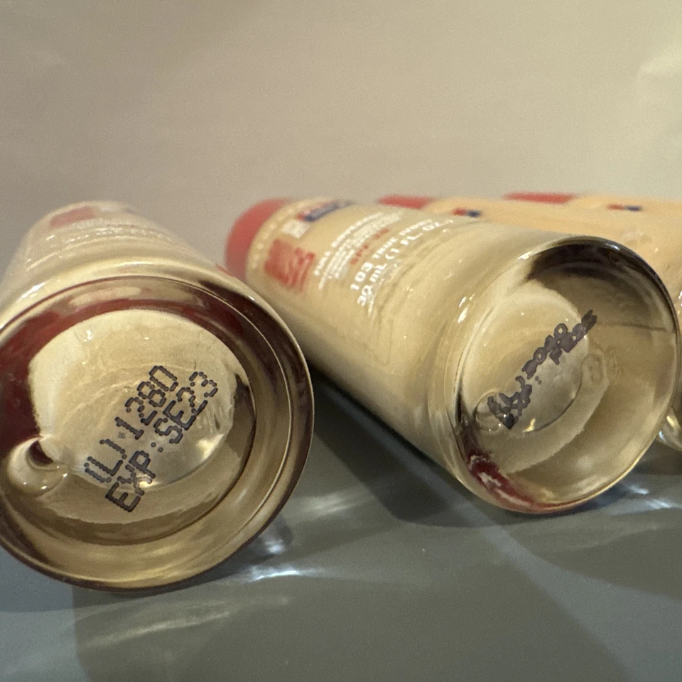 Base Rimmel Lasting Finish 25 horas con suero cómodo ~ Lote de tonos mixtos @LEER Foto 4 de 4