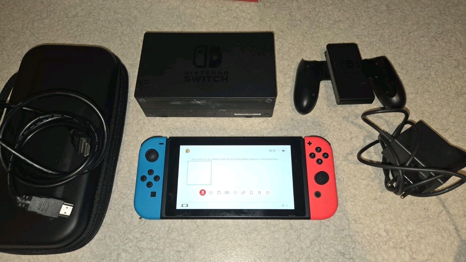 Nintendo Switch Console avec une Paire Joycons Rouge Et Bleu - NON PATCHEE 
