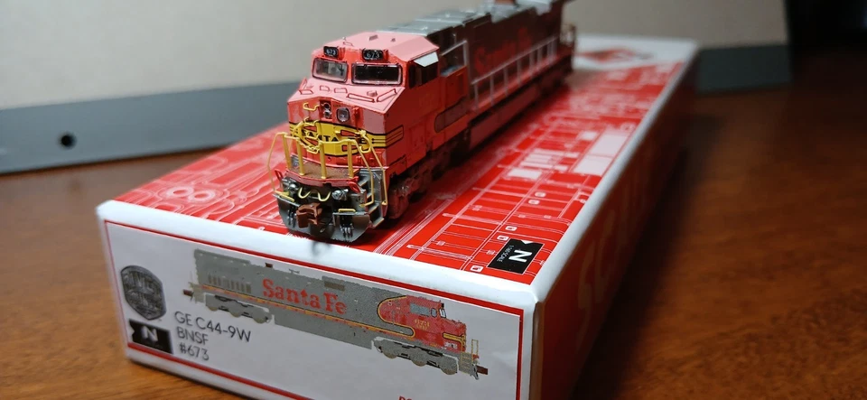 N Scale - Scale Trains GE C44-9W BNSF DCC 21 pin installed - Image 4 of 4