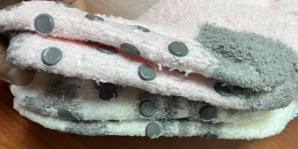 Calcetines tobilleros súper suaves Cat & Jack parte inferior con agarre 2 pares rosa gris XS/S 11-1 nuevos Foto 2 de 4