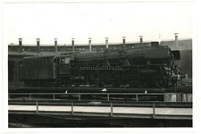 Orig. Foto DB Lokomotive 011058 Dampflok auf Drehscheibe am Bahnhof HAMBURG 1960